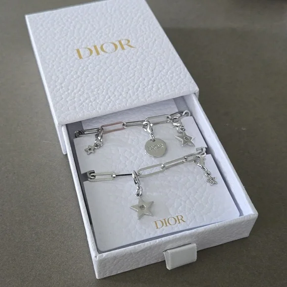 Brand New in Box DIOR phone charm silver 5x detachable charms Star 🌟 Dior chain - Picture 6 of 7